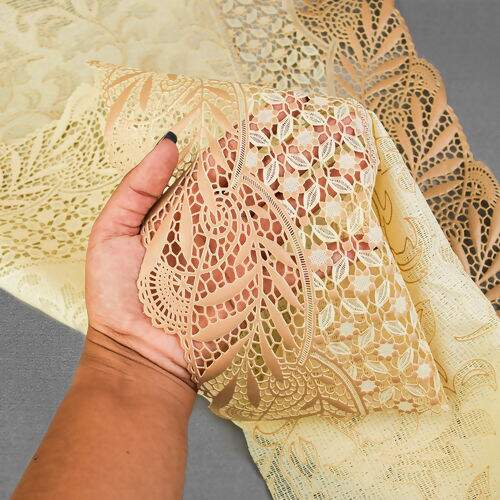 Caminho de Mesa Plástico Rendado 0,50m Largura - 1 Metro Cor: Trigo Bege