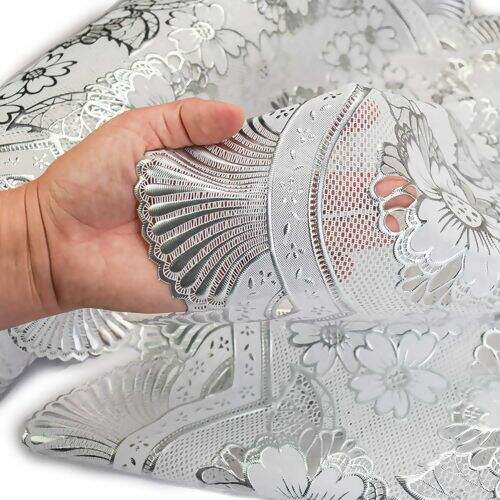 Caminho de Mesa Plástico Rendado 0,50m Largura - 1 Metro Cor: Silvery Metalizado Prata