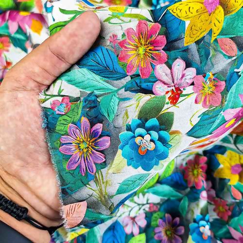 Tecido Tricoline Estampa 3D Flores e Borboletas 0,50x1,50m