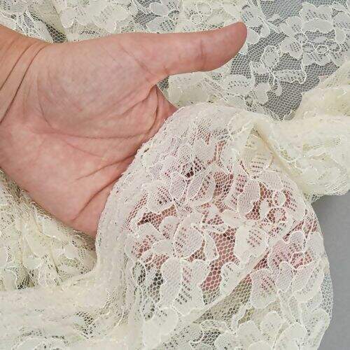 Tecido de Renda Suíça (Meio Metro) - Marfim