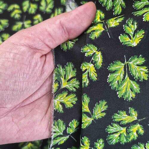 Tecido de Algodão Estampado (Meio Metro) - Salsinha Fundo Preto