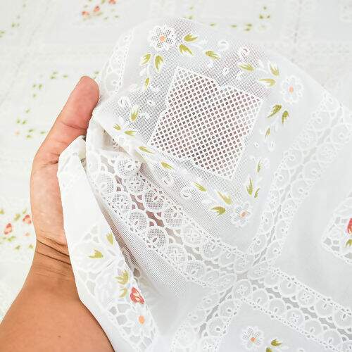 Toalha de Mesa Plástica Coleção Rendeiras 1,00x1,37m - Florença